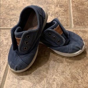 Toms with hidden Velcro